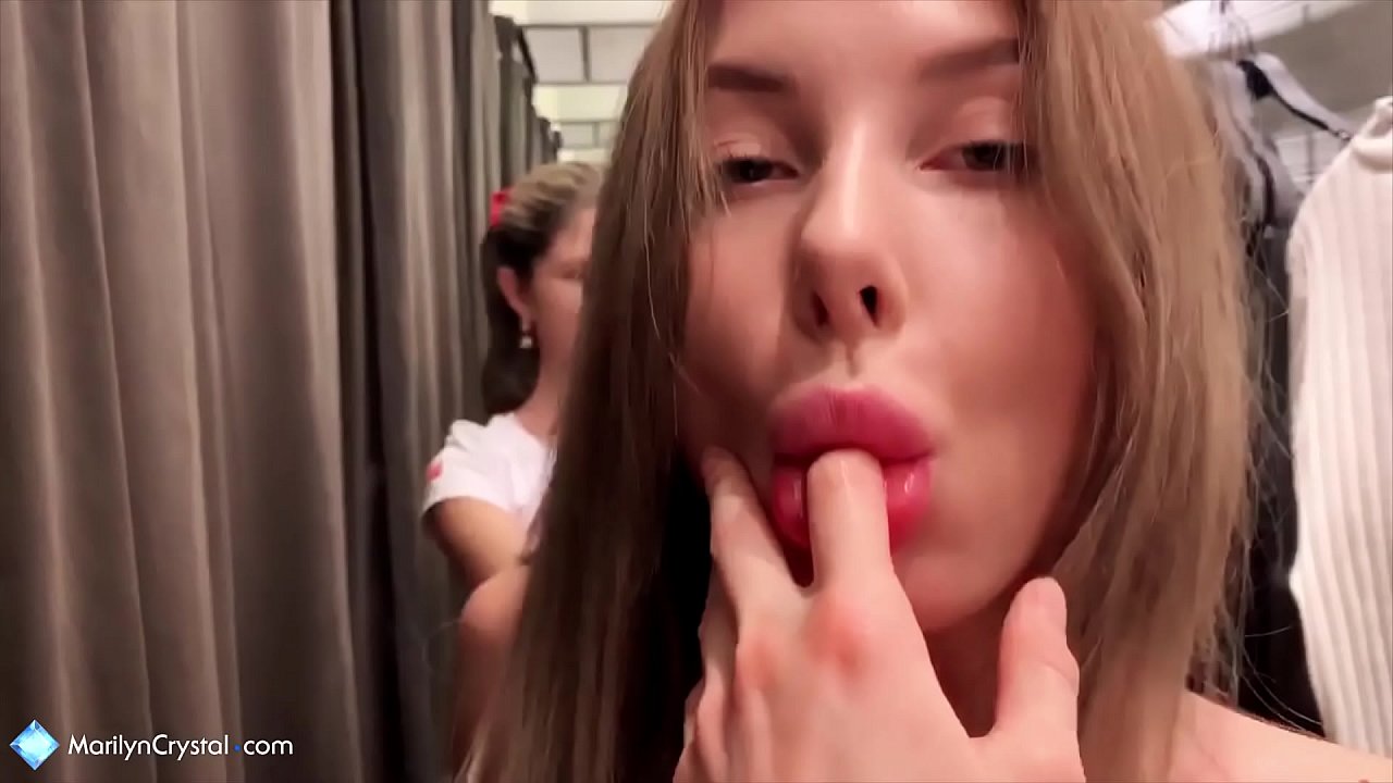 ლესბოსელები მასტურბირებენ და ლიკბენ პუსის მაღაზიას - ჯინი გერსონ კრისტალი მერილინ