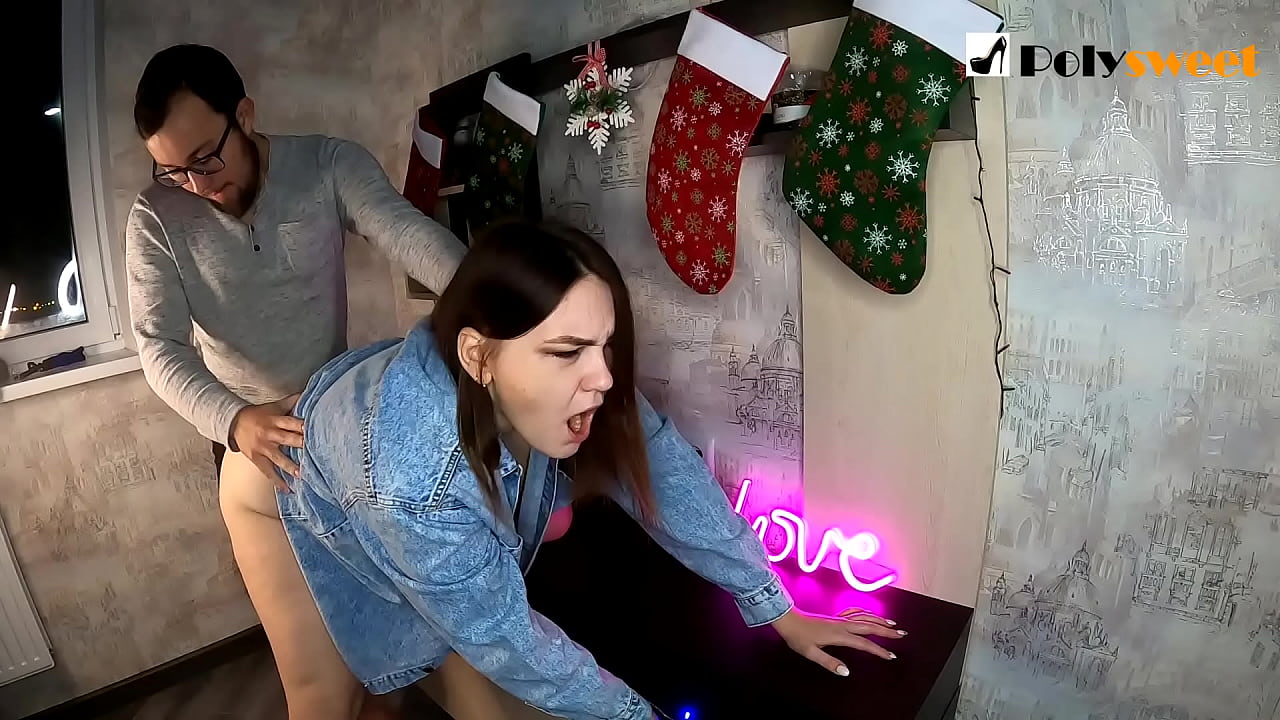 ბიჭს სიამოვნებდა ლამაზ გოგოს კუდი უკანალში პირითა და დიქის გაჯავრებით