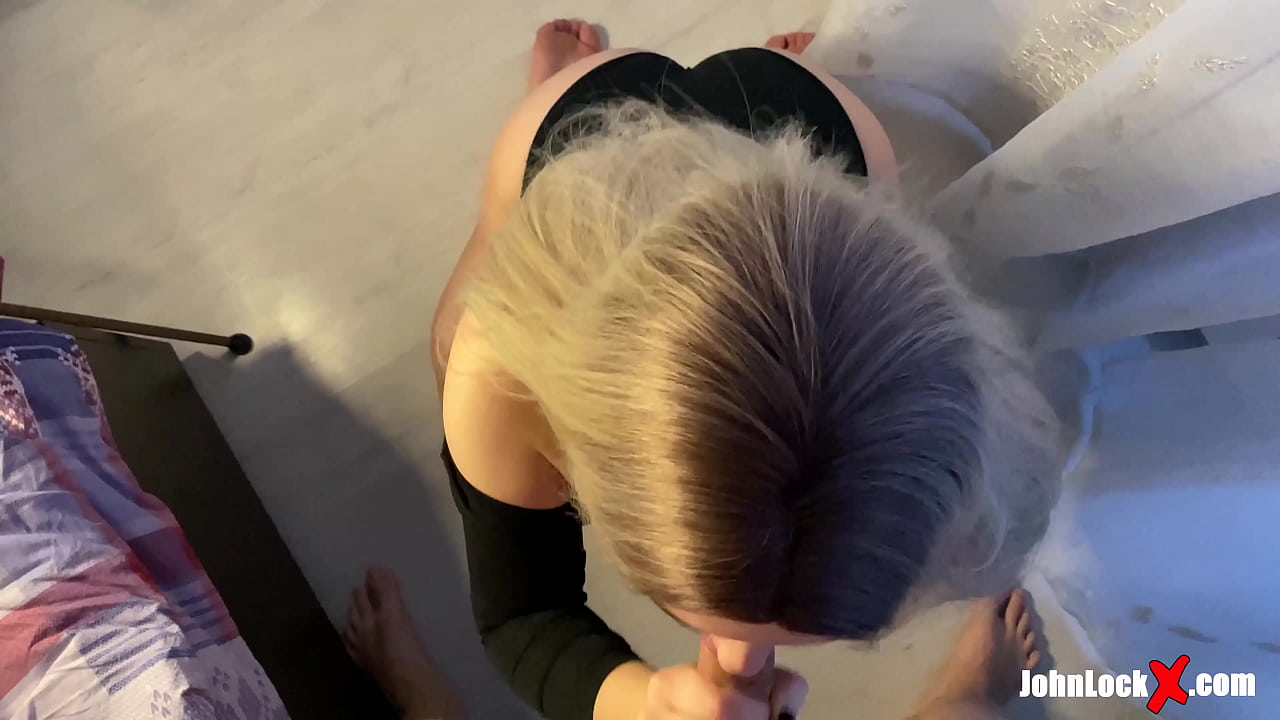 წითურმა წოვას დიკმა და უკუღმა ასწია, მის უკანალზე გამოსვლისას